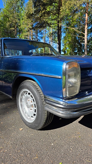 Mercedes-Benz 280 CE 3 of 5