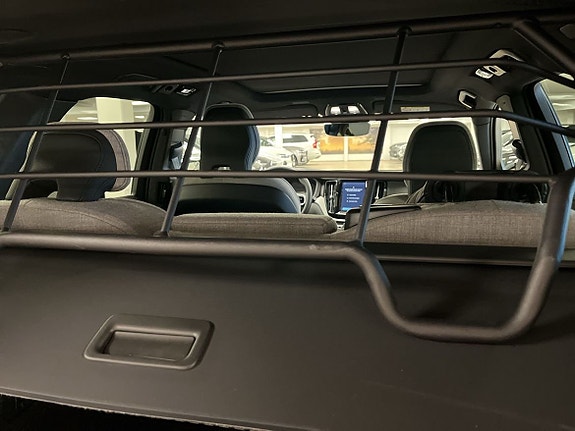 Volvo XC60 13 of 17