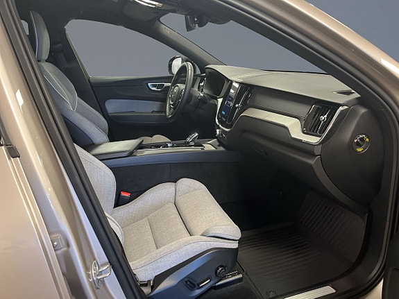 Volvo XC60 7 of 17