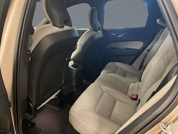 Volvo XC60 8 of 17