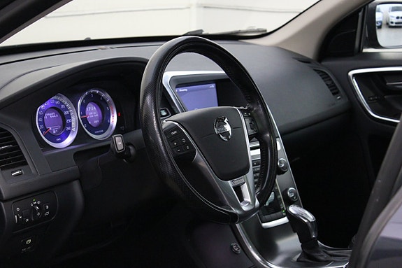 Volvo XC60 10 of 24
