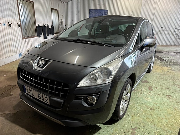 Peugeot 3008 2 of 5