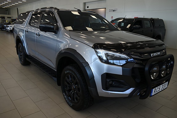 Isuzu Pickup 3 of 5