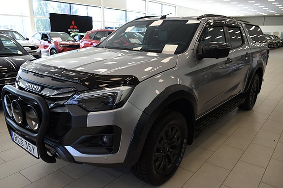 Isuzu Pickup 2 of 5