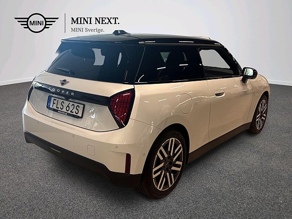 MINI Cooper E 4 of 5