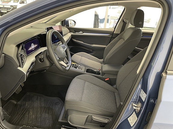 Volkswagen Golf VIII 10 of 18
