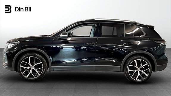 Volkswagen Tiguan 2 of 5