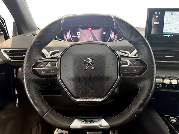 Peugeot 5008 8 of 17