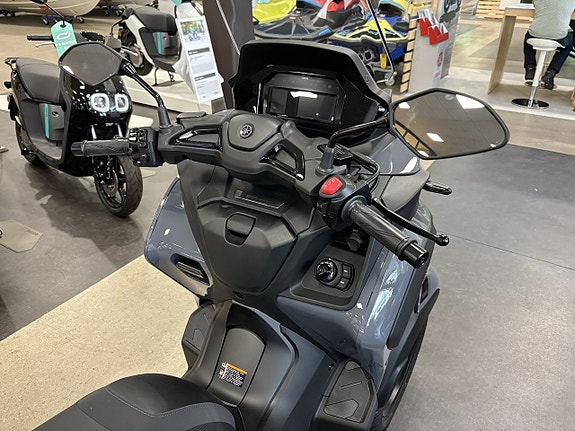 Yamaha TRICITY 300 Power Grey 4 of 9