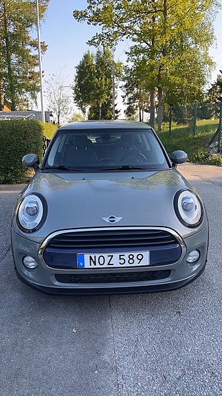 MINI Cooper 4 of 5