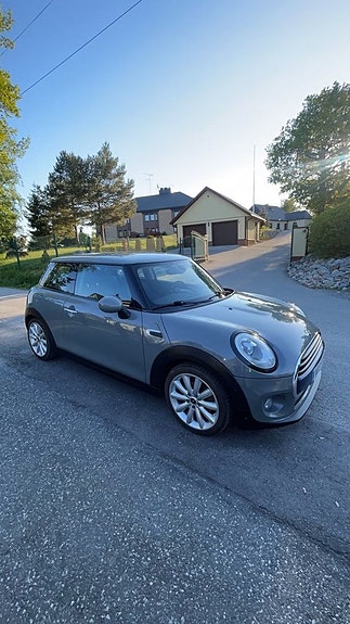 MINI Cooper 2 of 5