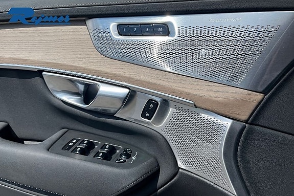 Volvo XC90 6 of 29