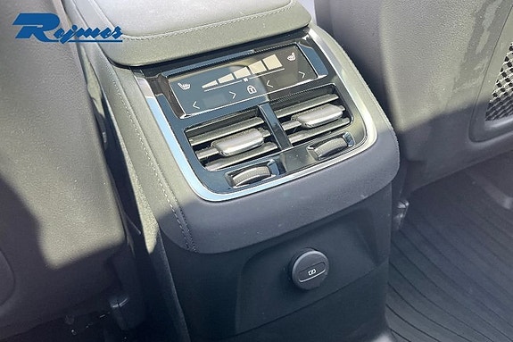 Volvo XC90 18 of 29
