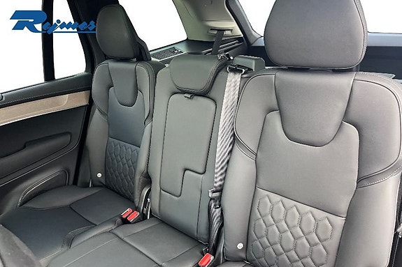 Volvo XC90 16 of 29