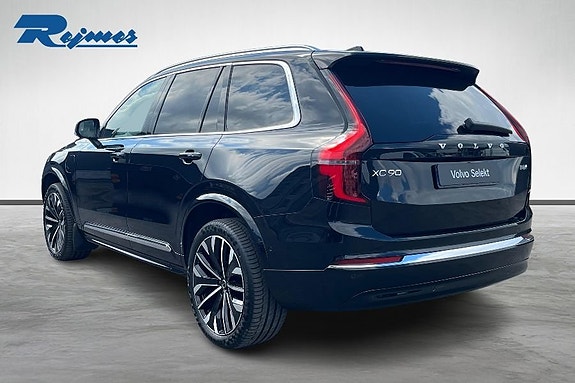 Volvo XC90 2 of 29