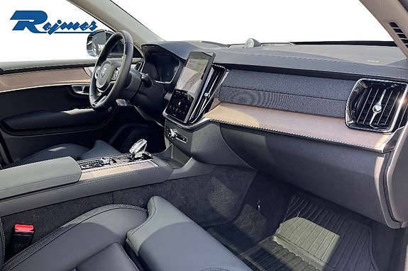 Volvo XC90 14 of 29