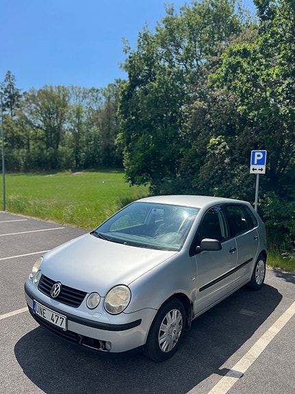 Volkswagen Polo 2 of 5