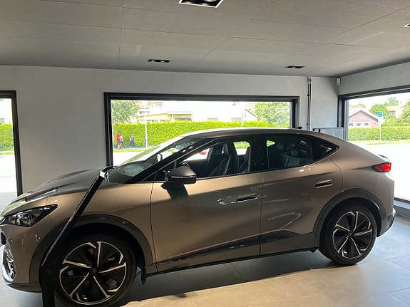 Cupra Tavascan 2 of 5
