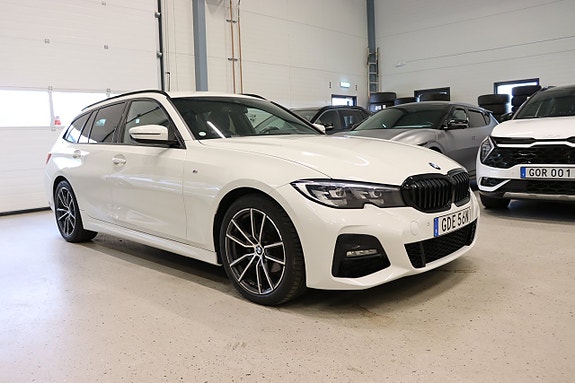 BMW 320d 2 of 5