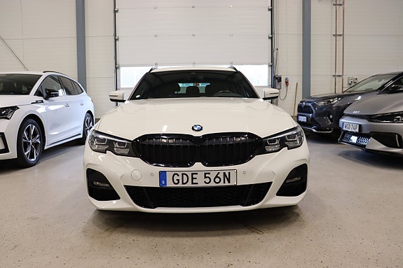 BMW 320d 3 of 5