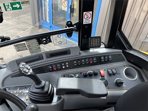 JCB 409 Nordic Edition 8 of 14