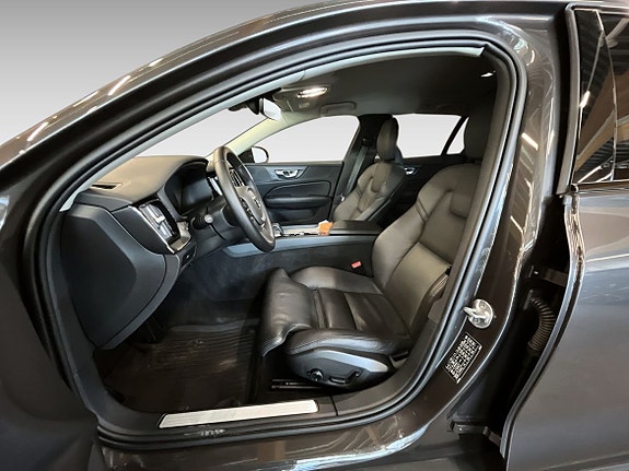 Volvo V60 Cross Country 9 of 16