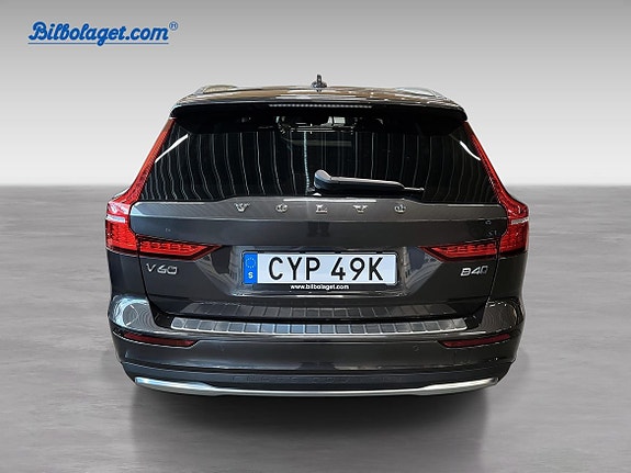 Volvo V60 Cross Country 7 of 16