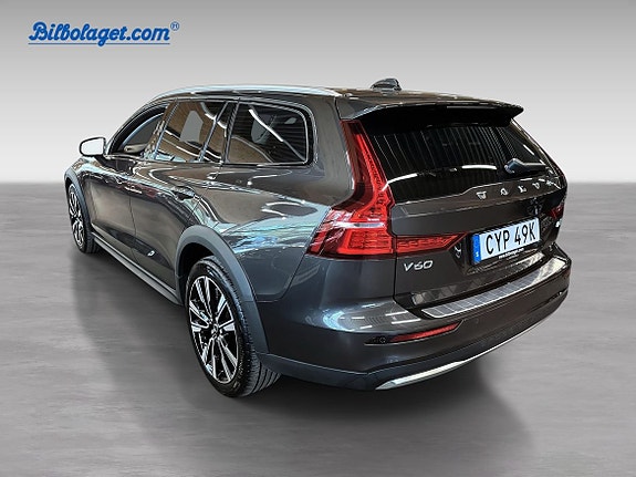 Volvo V60 Cross Country 8 of 16