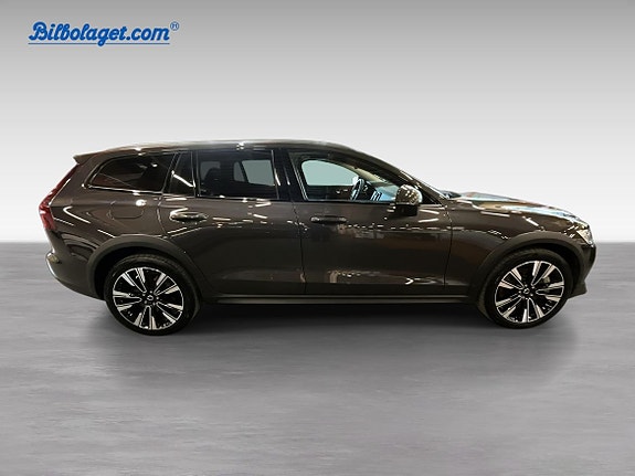 Volvo V60 Cross Country 5 of 16