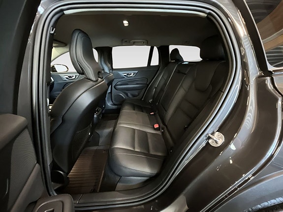 Volvo V60 Cross Country 10 of 16