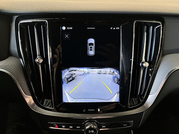 Volvo V60 Cross Country 14 of 16