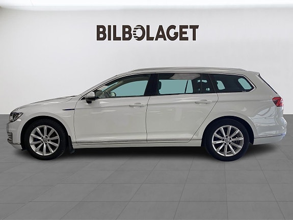 Volkswagen Passat 2 of 5