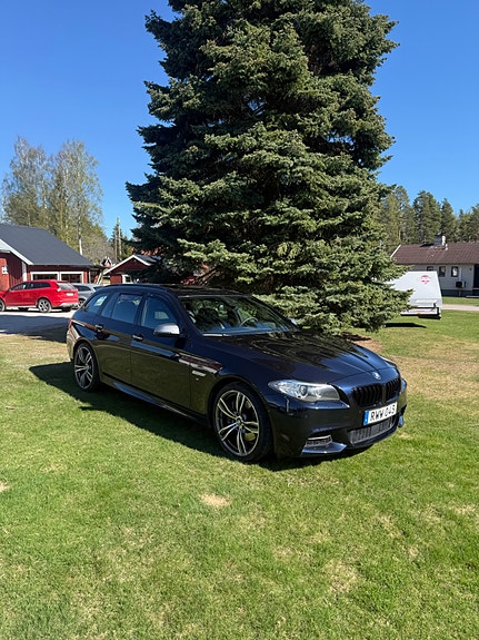 BMW M550d 4 of 5