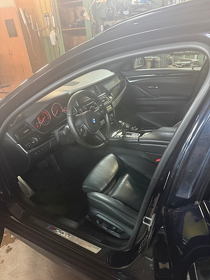 BMW M550d 5 of 6