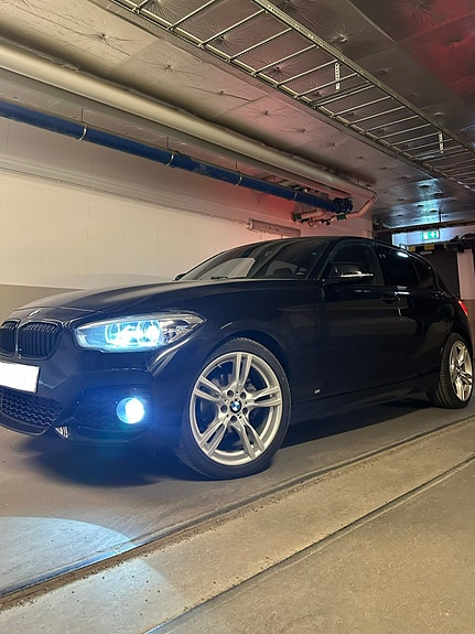 BMW 118i 2 of 5