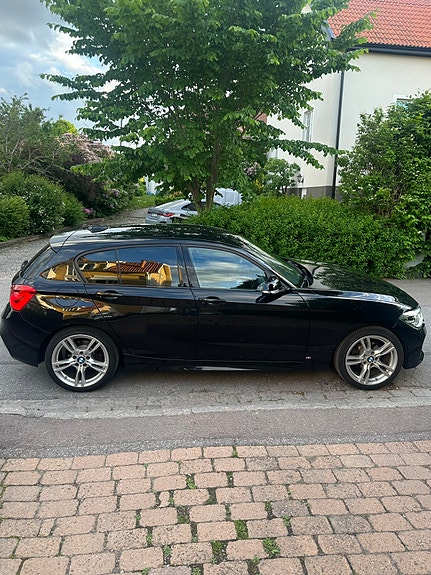 BMW 118i 3 of 5