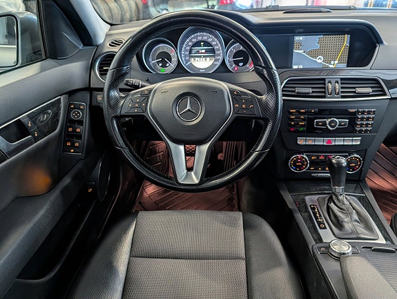 Mercedes-Benz C250 7 of 16