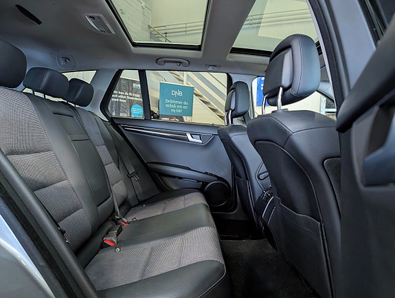 Mercedes-Benz C250 12 of 16