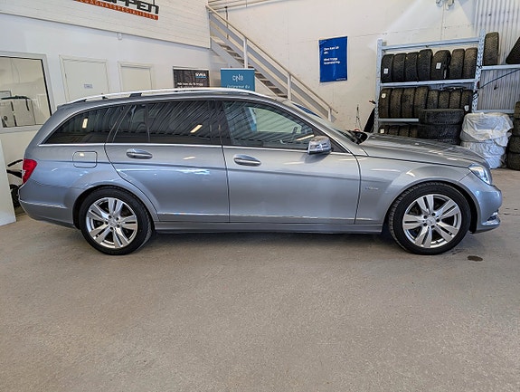 Mercedes-Benz C250 2 of 16