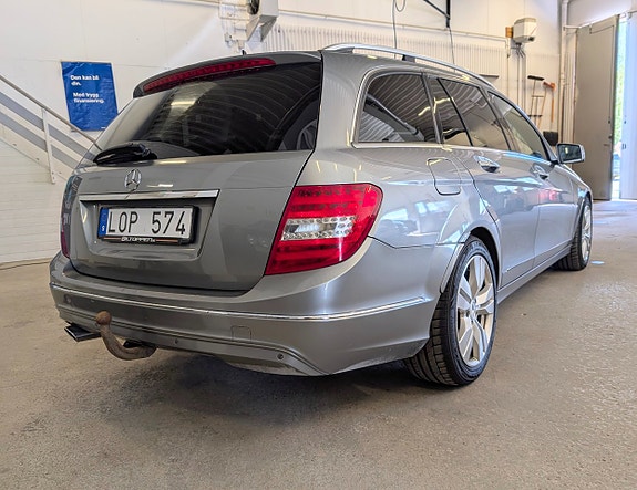 Mercedes-Benz C250 3 of 16