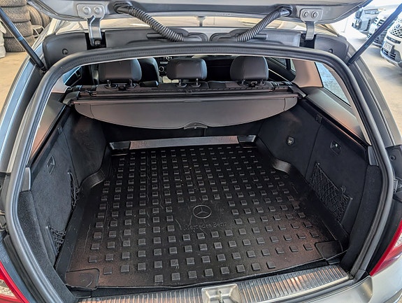 Mercedes-Benz C250 14 of 16