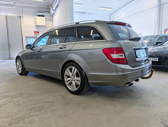 Mercedes-Benz C250 4 of 16