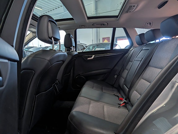 Mercedes-Benz C250 11 of 16
