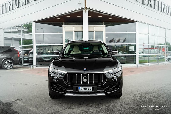 Maserati Levante 3 of 5