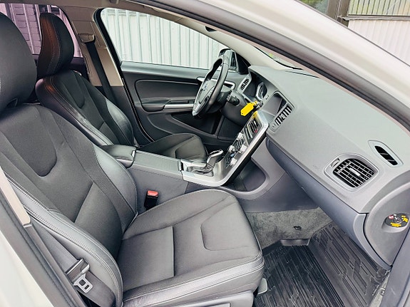 Volvo V60 Cross Country 5 of 5