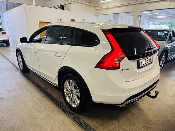 Volvo V60 Cross Country 16 of 26