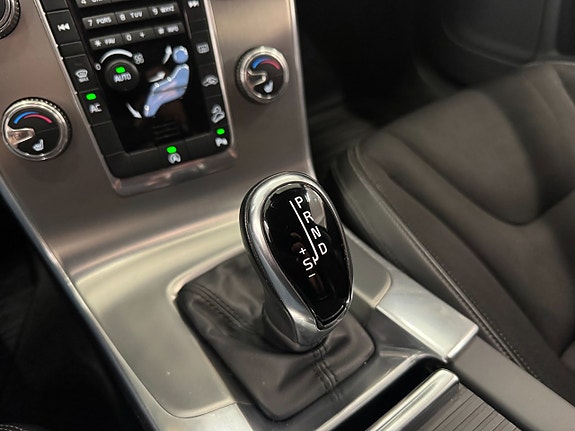 Volvo V60 Cross Country 21 of 26