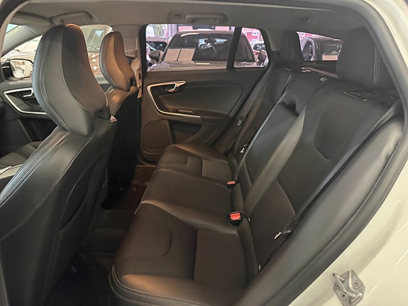 Volvo V60 Cross Country 19 of 26