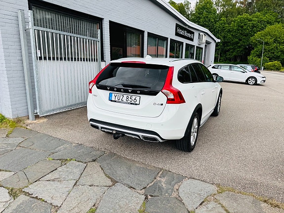 Volvo V60 Cross Country 3 of 5