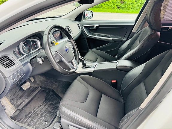Volvo V60 Cross Country 8 of 26